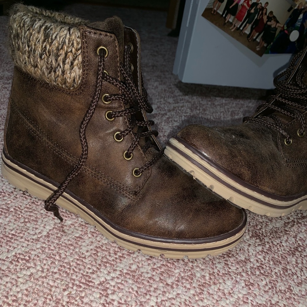 Cliffs hiking boots